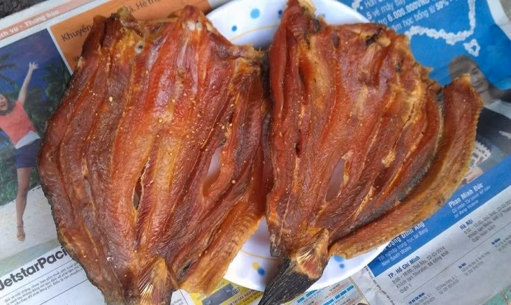 Các loại khô: Đây là một nguyên liệu quen với người dân miền Tây và Nam Bộ. Vào dịp Tết, một số loại khô như khô cá lóc, tôm khô được rất nhiều tìm mua để chuẩn bị cho bữa ăn ngày Tết.