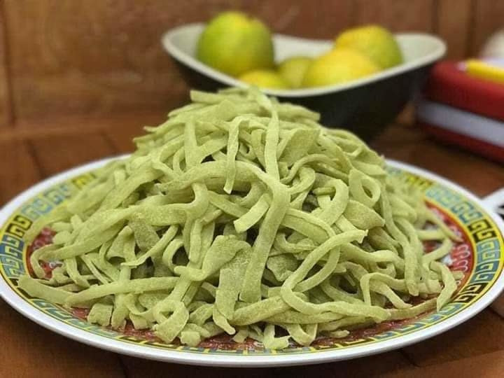 Mứt dừa Bến Tre được lòng nhiều người bởi hương vị thơm ngon, màu sắc đẹp. Trong đó loại mứt dừa non với độ dẻo, ngọt hài hòa được rất nhiều người ưa chuộng.