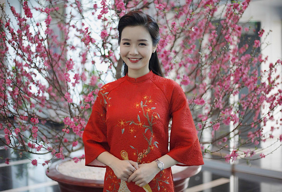 Trái với khi lên sóng, đời thường Minh Hằng dường như là một cô gái ưa gu thời trang nữ tính, nhẹ nhàng.