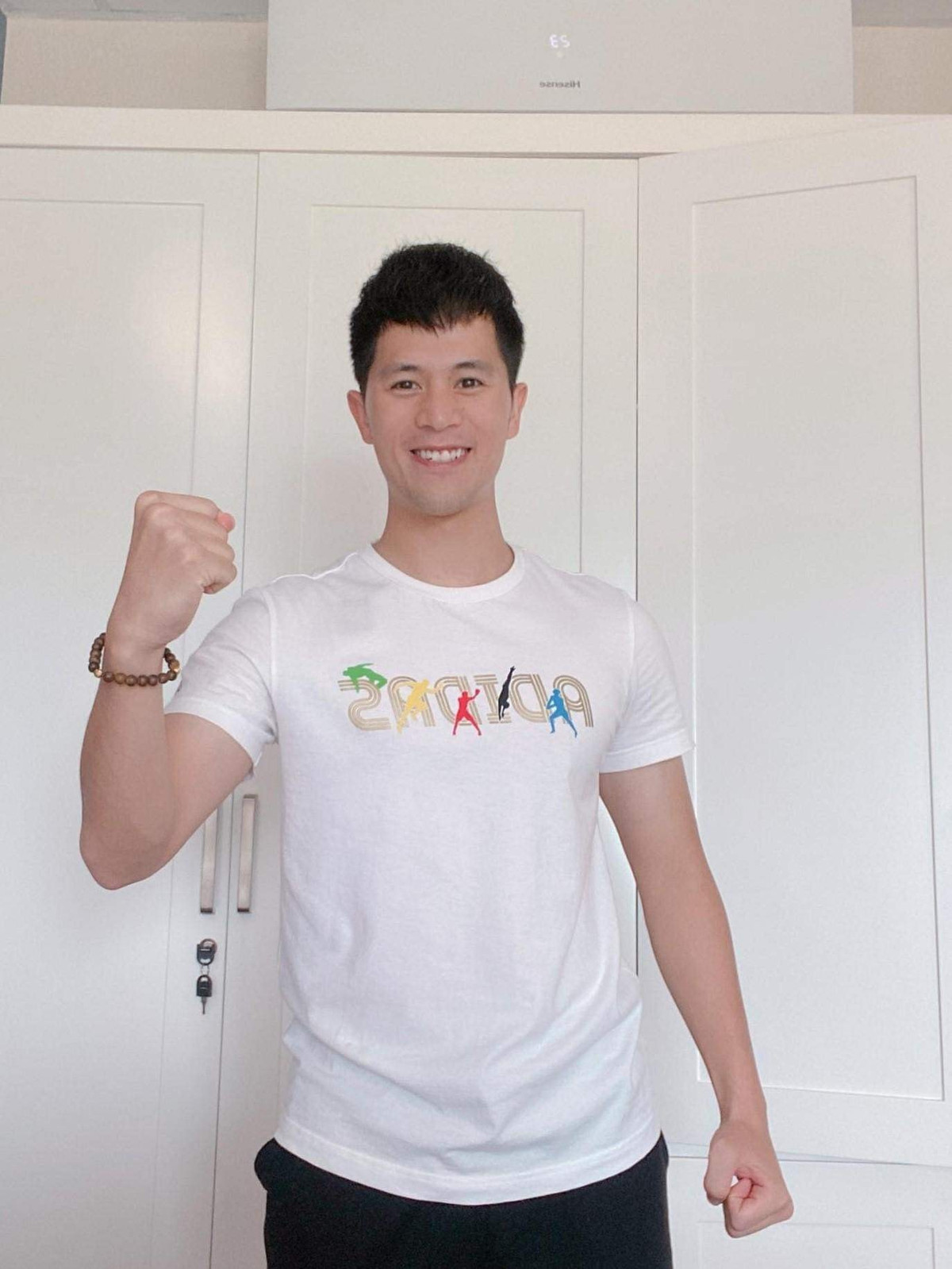 Khi không mặc quần đùi áo số, Đình Trọng chọn trang phục khá đơn giản với quần short và áo phông.