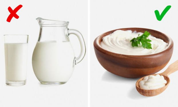 Sữa và sữa chua: Sữa có chứa choline có thể gây ra mùi cơ thể khó chịu. Trong khi đó vi khuẩn sống có trong sữa chua làm giảm lượng hợp chất sulfit gây mùi, giúp cơ thể tỏa hương thơm dễ chịu. Ngoài ra, vitamin D có trong sữa chua giúp chống lại vi khuẩn có trong miệng, do đó làm giảm hôi miệng.