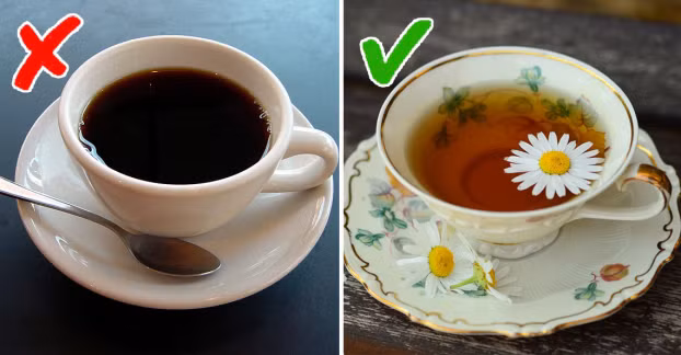 Cà phê – trà thảo mộc: Cà phê và các loại đồ uống có caffeine có thể gây mùi cơ thể khó chịu hoặc nặng hơn. Trong khi đó, trà thảo mộc giúp chống oxy hóa, thải độc cho cơ thể. Cơ thể càng ít độc tố thì càng có mùi thơm dễ chịu hơn.