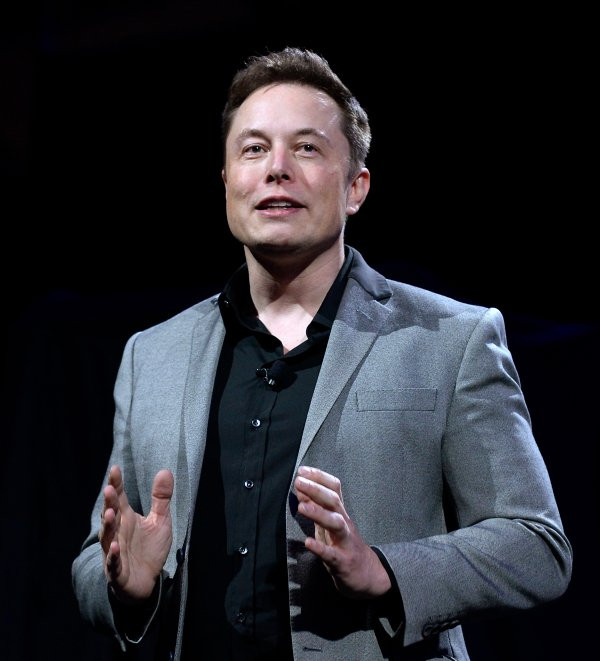 Elon Musk sở hữu phong cách thời trang lịch lãm, đậm chất quý ông khi tham gia các sự kiện.