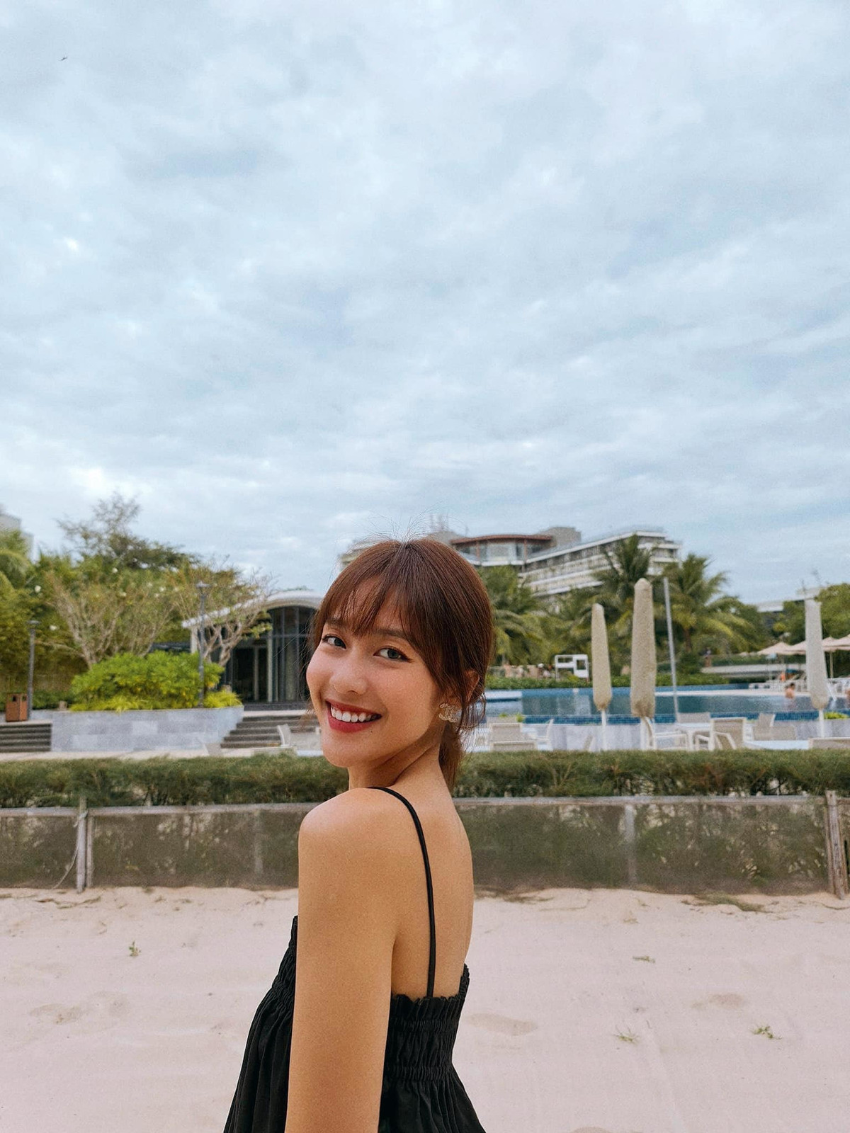 Khả Ngân rạng rỡ trong chuyến du lịch đầu năm.