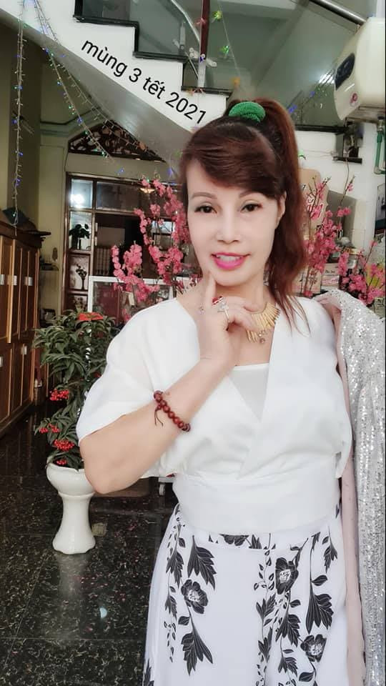 Co dau 64 tuoi lo anh say ruou, chong binh luan gay chu y-Hinh-2