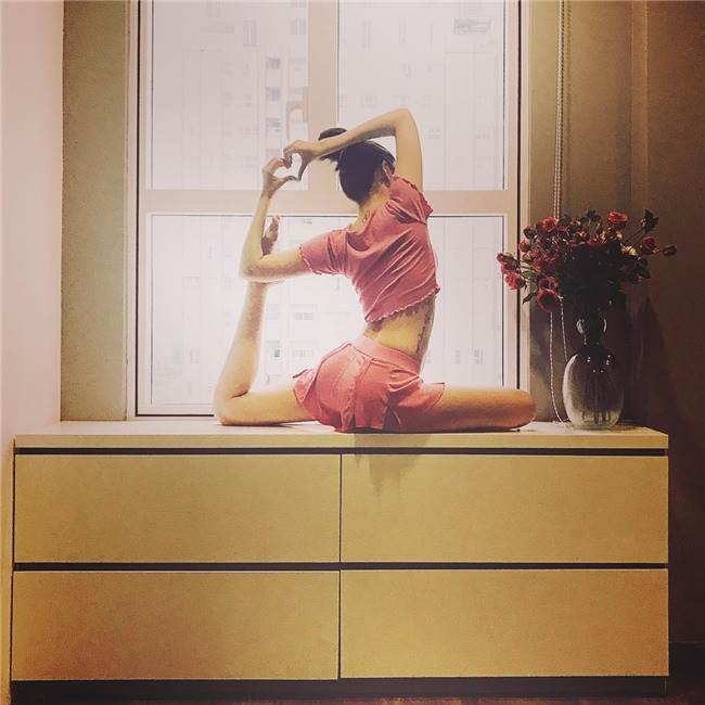 Nhờ việc tập luyện chăm chỉ, nữ ca sĩ duy trì được nhan sắc tươi trẻ và thân hình săn chắc. Ảnh: FB, Internet.