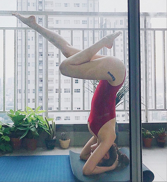 Giờ đây, Bảo Anh có thể thực hiện nhiều động tác yoga khó, ít người làm được.