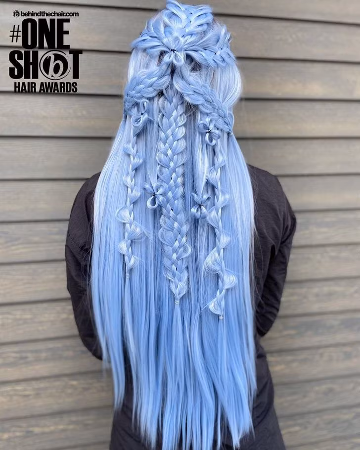 Mong ước lớn nhất của Alejandrolà đi du lịch vòng quanh thế giới để xem các nhãn hiệu và các buổi quay phim hay thậm chí tạo kiểu tóc trên sàn diễn.