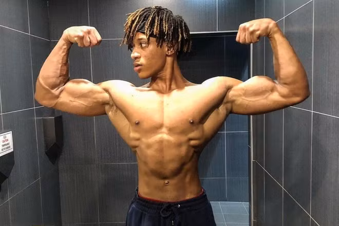 Hiện Bonheur duy trì tập luyện 6 lần/tuần, ăn 5 bữa/ngày để duy trì thân hình cơ bắp như Lý Đức và vòng eo săn chắc như Ngọc Trinh. Anh sở hữu vòng eo chỉ 66cm và số đo vai lớn gấp đôi.