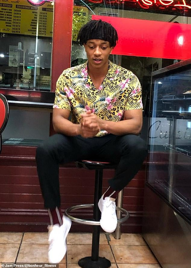 "Việc phân chia tập luyện của tôi có thể hơi quá sức đối với người mới bắt đầu. Đó là lý do tôi luôn khuyên bạn nên tập luyện khoảng 4 lần/tuần khi bắt đầu. Điều đó cho phép khả năng phục hồi thích hợp", Bonheur chia sẻ.