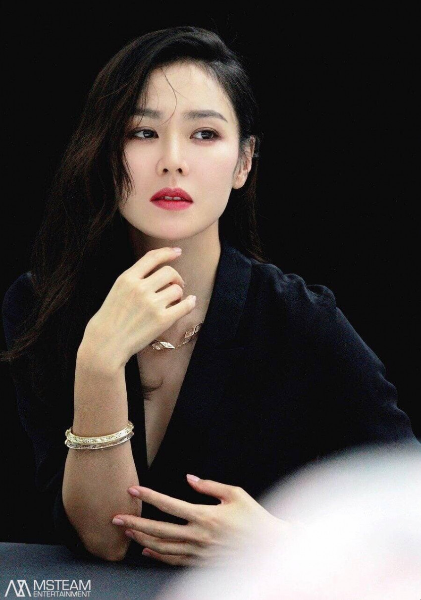 Pilates là môn thể thao mà Son Ye Jin duy trì tập luyện trong suốt 10 năm nay. Nữ diễn viên thậm chí đã có chứng chỉ huấn luyện cho môn thể thao này. Nữ diễn viên cho biết Pilates là bài tập giúp cô duy trì sự dẻo dai, giữ dáng và giảm cân hiệu quả. Bạn có thể tập Pilates ngay tại nhà mà không cần đến phòng thể dục.