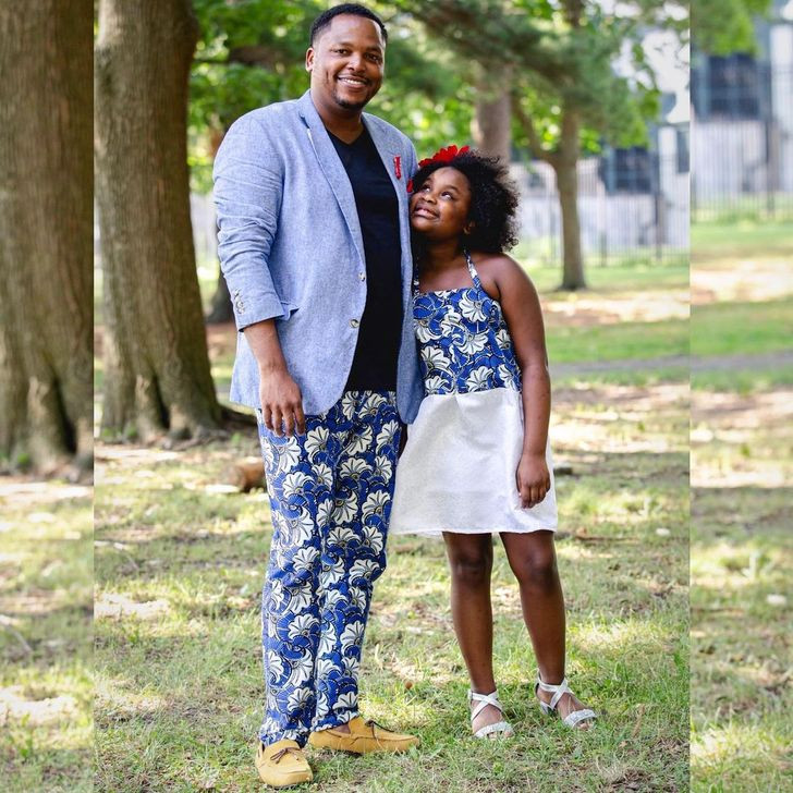 Ava thường là người chọn vải và sau đó bố cô bé biến nó thành một bộ trang phục đẹp.