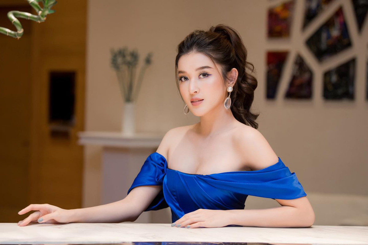 Những bộ môn thể thao giúp Huyền My giữ gìn vóc dáng của mình là bơi lội, chạy bộ, chơi golf và tập gym.