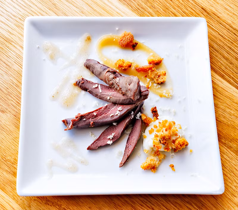 Người dân Iceland cho rằng, bất kỳ ai dám ăn thử 1 lần, hương vị của món ăn này sẽ lan tỏa khó quên trong khuôn miệng.