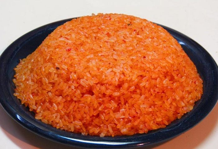 Xôi có nhiều hương vị khác nhau như xôi đỗ xanh, xôi gấc, xôi dừa… đến những món xôi hấp dẫn khác như xôi khúc, xôi mít, xôi bọc thịt… Món xôi nào cũng đem lại cảm giác chắc bụng, thơm ngon.