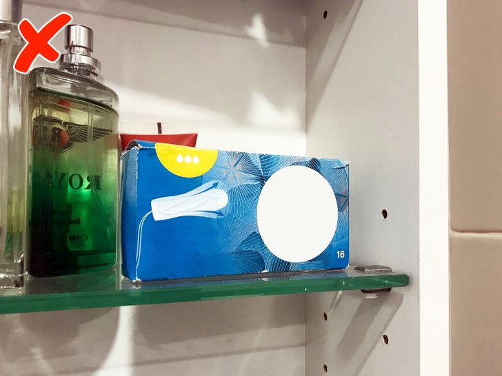 4. Đồ vệ sinh phụ nữ: Độ ẩm là kẻ thù chính của bông, các loại băng vệ sinh và băng vệ sinh thường được làm từ bông. Vật liệu này rất dễ bị ảnh hưởng bởi các bào tử nấm mốc và vi khuẩn, trong khi nhiệt độ và độ ẩm phòng tắm thúc đẩy sự phát triển và sinh sản của vi khuẩn, có thể ảnh hưởng đến sức khỏe của bạn.