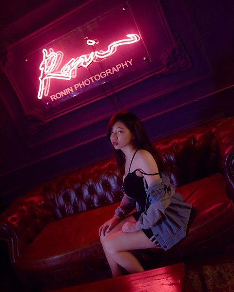 Sở hữu thân hình gợi cảm nên Firefly không ngại chiêu đãi người xem những pha "bỏng mắt" nhờ các bộ trang phục siêu sexy của mình.