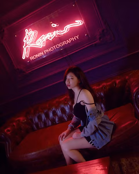 Sở hữu thân hình gợi cảm nên Firefly không ngại chiêu đãi người xem những pha "bỏng mắt" nhờ các bộ trang phục siêu sexy của mình.