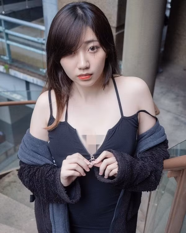 Hành động này của nữ streamer đã gây ra những ý kiến trái chiều trong cộng đồng người hâm mộ cô.