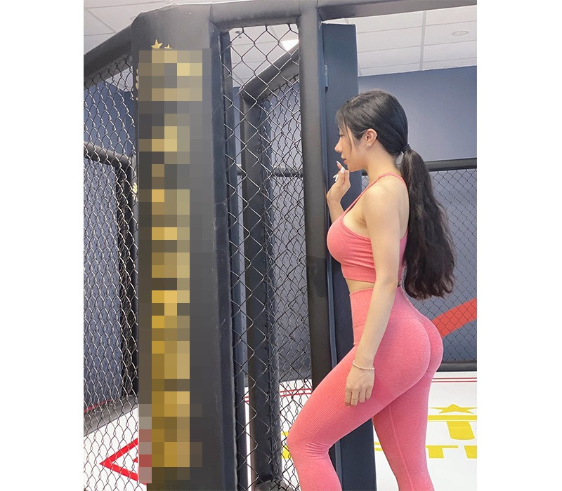 Một trong những nguyên tắc của Hồng Nhung là lượng calo nạp vào bắt buộc phải ít hơn calo được đốt cháy. Đối với những người mới tập luyện, cô khuyên các bạn nữ nên mua một chiếc cân nhỏ để dễ dàng cân đong đo đếm lượng thức ăn đi vào cơ thể.