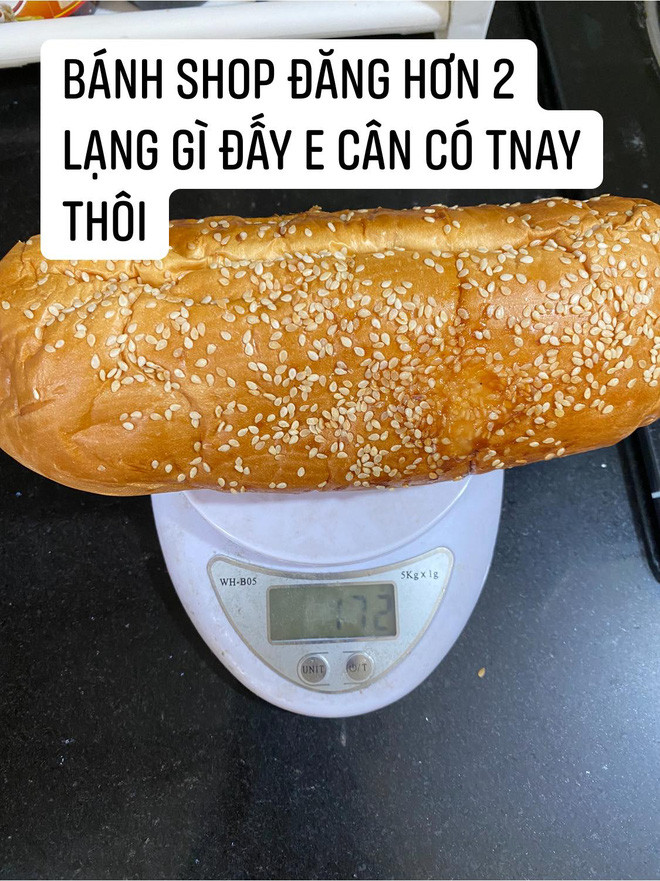 Không ít người phàn nàn rằng những chiếc bánh mì siêu dừa mà mình đặt mua chất lượng và trọng lượng đều không được như quảng cáo trên mạng xã hội.