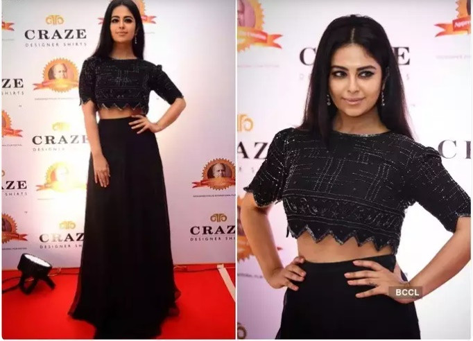 Thật không hổ danh “mỹ nữ xứ Bollywood”, nữ diễn viên Avika Gor đã trưởng thành, đẹp sắc sảo và có gu ăn mặc gợi cảm.