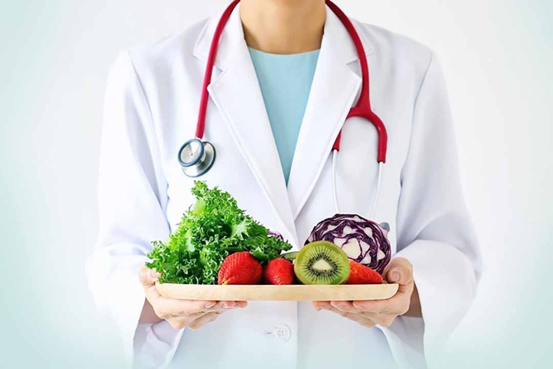 Hệ thống ruột khỏe mạnh: Những người ăn chay, hệ tiêu hóa thường khỏe hơn. Chế độ ăn chay giúp thúc đẩy sự tăng trưởng của vi khuẩn lành mạnh, ngăn ngừa rối loạn tiêu hóa. Ăn nhiều thịt cũng có thể gây tổn hại cho ruột do các chất bảo quản và chất tăng trưởng được sử dụng trong các sản phẩm động vật. 