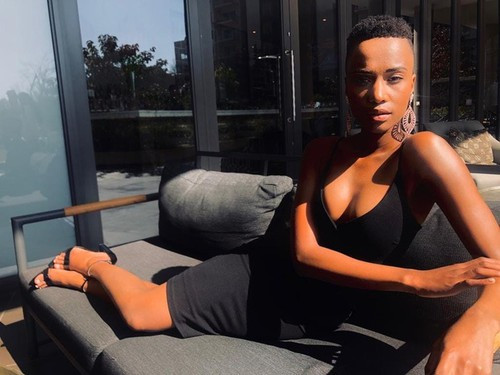 Trên trang Instagram cá nhân, Zozibini chia sẻ bí quyết giữ dáng của mình chính là nhờ bộ môn Pilates. “Tôi thực sự thích bắt đầu một ngày mới bằng cách tập Pilates, những bài tập kéo giãn, hít thở đã giúp tôi hiểu hơn về cơ thể và các nhóm cơ. Tôi khuyến khích mọi người nên thử bộ môn này ít nhất một lần”, Zozibini chia sẻ.