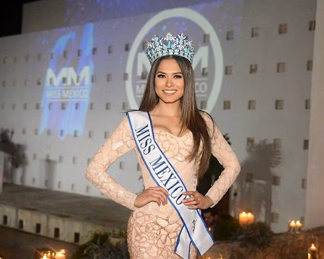 Bên cạnh áp dụng chế độ ăn chay, Meza còn chăm vận động để giữ dáng. Người đẹp Mexico tập nhiều môn thể thao khác nhau như nâng tạ, boxing, chạy bộ, bơi lội, leo núi...