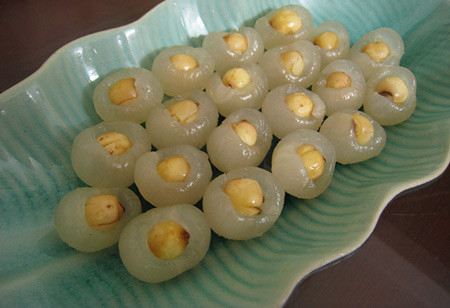 Nhãn lồng Hưng Yên được coi là một sản vật quý tiến vua thời phong kiến. Ở đâu trên mảnh đất Việt Nam cũng có thể trồng nhãn. Nhưng cây nhãn cũng như người, phải thực sự bén duyên đất mới cho ra thứ quả ngọt nhất, hương thơm nhất, cùi dày nhất.