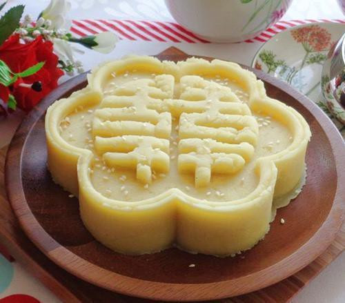 Ngoài ra bạn có thể chuẩn bị thêm các món tráng miệng như chè kho, chè con ong hoặc xôi chè để mâm cỗ thêm đầy đặn. Ảnh: Internet.