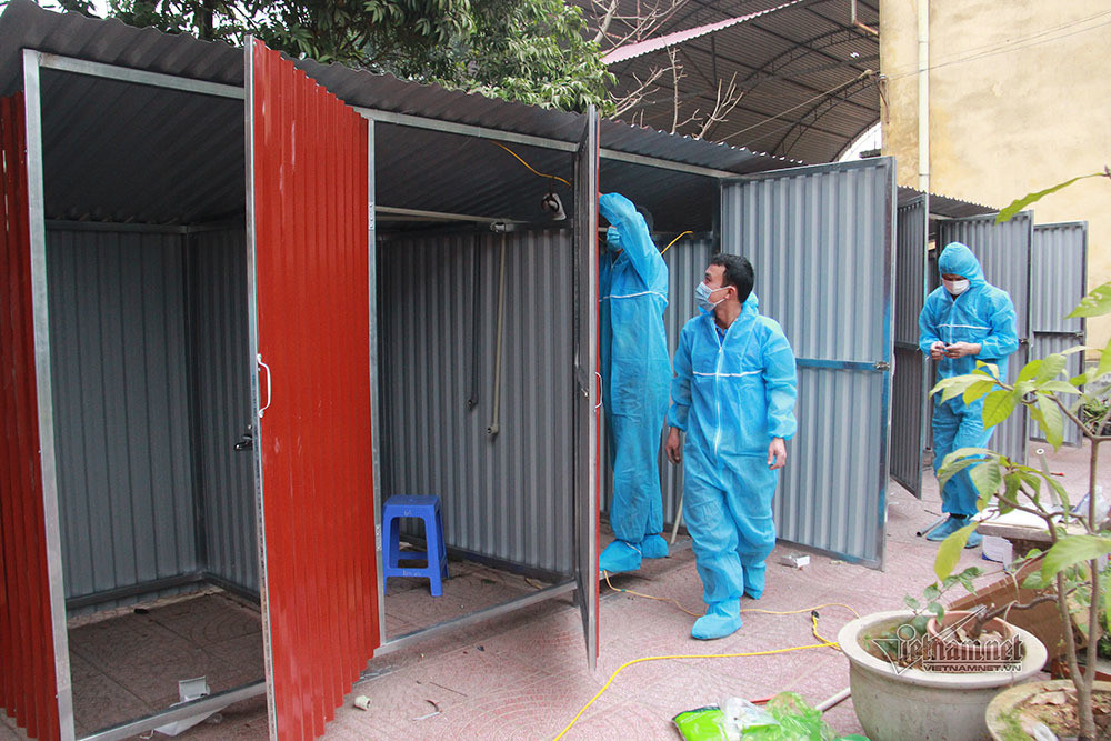 Tre nho bi vao khu cach ly COVID-19, hang loat bao mau tu nguyen vao cham soc-Hinh-9