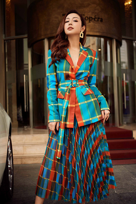 Kừ khi lấy doanh nhân Đức Hải, Jennifer Phạm ngày càng chuộng gu ăn mặc quyến rũ, sang trọng.