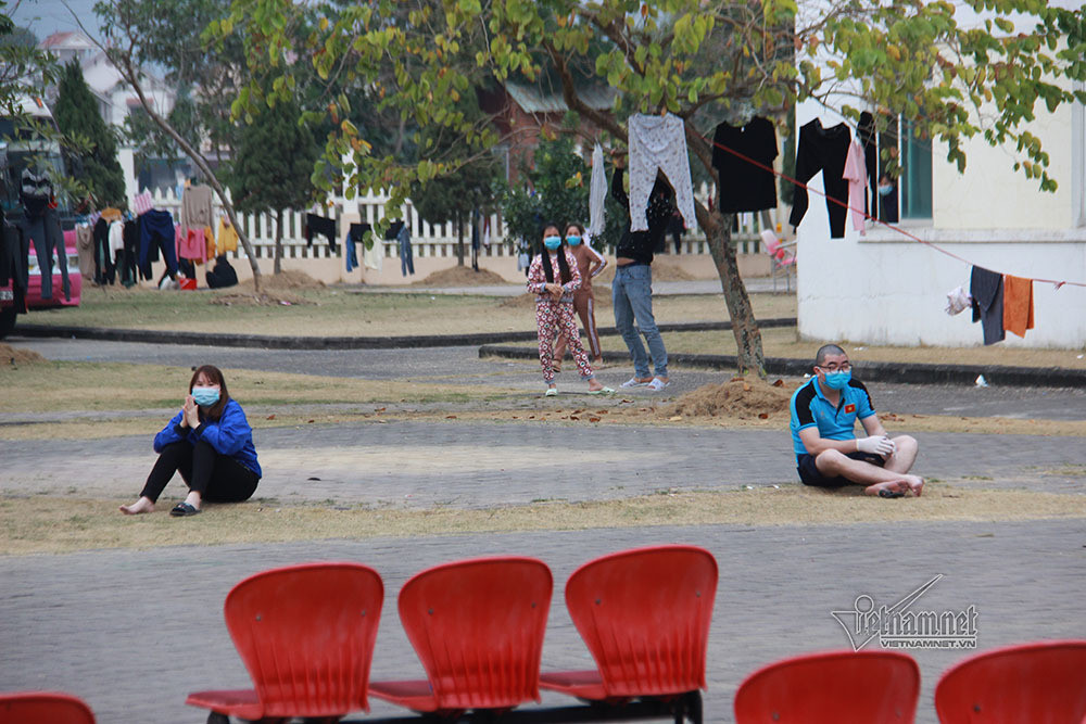 Tất cả được khuyến cáo giữ khoảng cách 2m