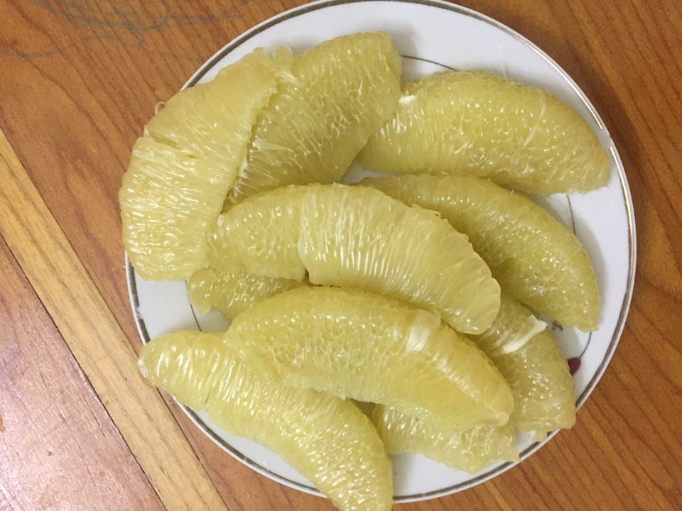 Quả bưởi giúp bạn điều chỉnh mức đường trong máu. Ngoài ra, bưởi còn chứa nhiều vitamin C và do giá trị calo thấp, chúng có thể giúp bạn giảm cân đáng kể.