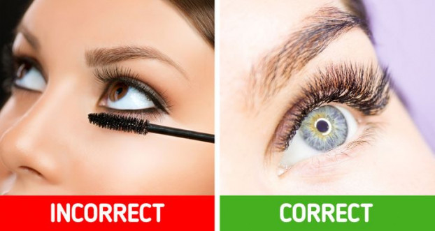 Chuốt quá nhiều mascara cho mi dưới: Mascara giúp mắt trông sáng hơn và to ra. Tuy nhiên, bạn nên cẩn thận khi chuốt mascara lên mi dưới, vì nó có thể khiến nếp nhăn rõ hơn.