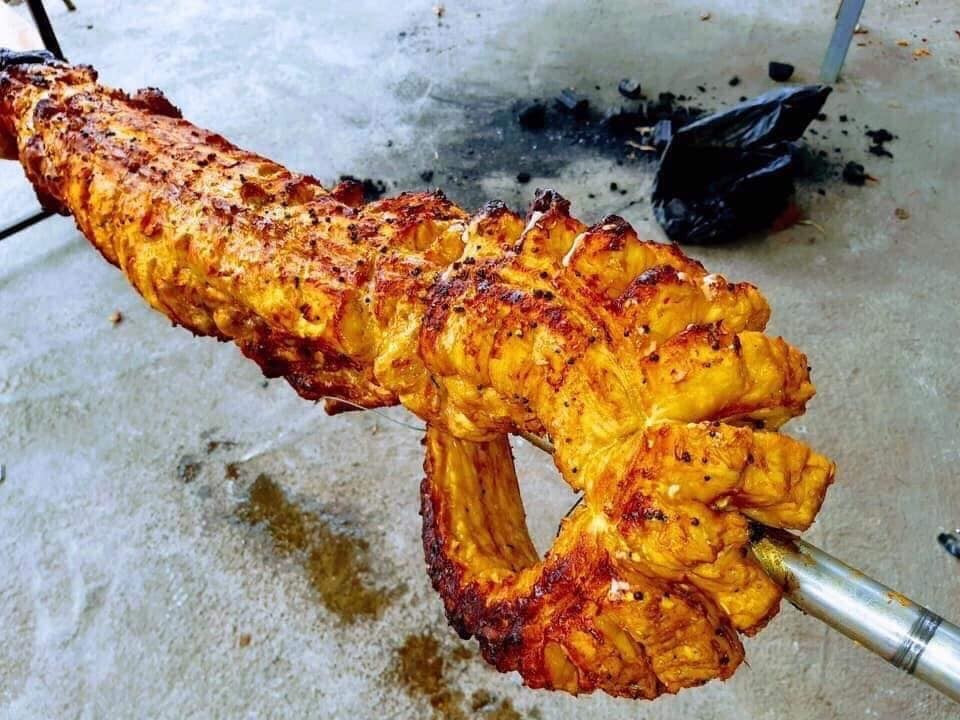 Các chuyên gia cho biết, trứng và gan cá sấu hỏa tiễn có chất độc cao, tuy không gây bất tỉnh, ngưng thở ngay, nhưng gây ói mửa, đau bụng, tiêu chảy làm mất nước, suy kiệt cơ thể, suy thận và có thể dẫn đến tử vong nếu không cứu chữa kịp thời. Người dân nên nhận biết loài cá này, để nếu chế biến, tuyệt đối loại bỏ gan, trứng và rửa sạch ổ bụng cá trước khi nấu.