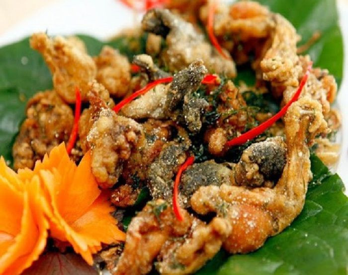 Cá sấu rang muối: Một trong những món ngon phổ biến chế biến từ thịt cá sấu được nhiều người biết đến là món thịt cá sấu rang muối. Cách làm thịt cá sấu rang muối không quá phức tạp, có thể thực hiện trong các bữa ăn gia đình.