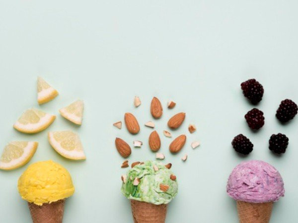 9. Kem: Đây là một trong những món ăn vặt phổ biến mà hầu hết mọi người đều yêu thích để đánh bay cái nóng trong mùa hè. Tác dụng giải nhiệt của kem khiến nó trở thành món khoái khẩu trong mùa hè. Tuy nhiên, kem có hàm lượng chất béo và đường cao, làm tăng nguy cơ mắc bệnh béo phì và tiểu đường. Ngoài ra, ăn quá nhiều kem trong mùa hè có thể làm tăng nguy cơ mắc các bệnh liên quan đến cảm lạnh.