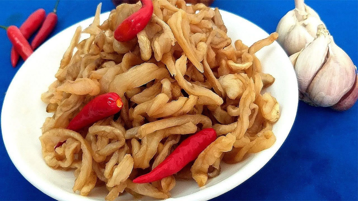 Nếu có dịp đến Bạc Liêu, bạn đừng quên mua keo xá bấu “đặc sản trăm năm” mang về thưởng thức. Tuy dân dã, chân phương nhưng món ăn này vẫn có nét độc đáo và hấp dẫn riêng mang đậm dấu ấn trong văn hóa ẩm thực vùng miền. Ảnh: Internet.