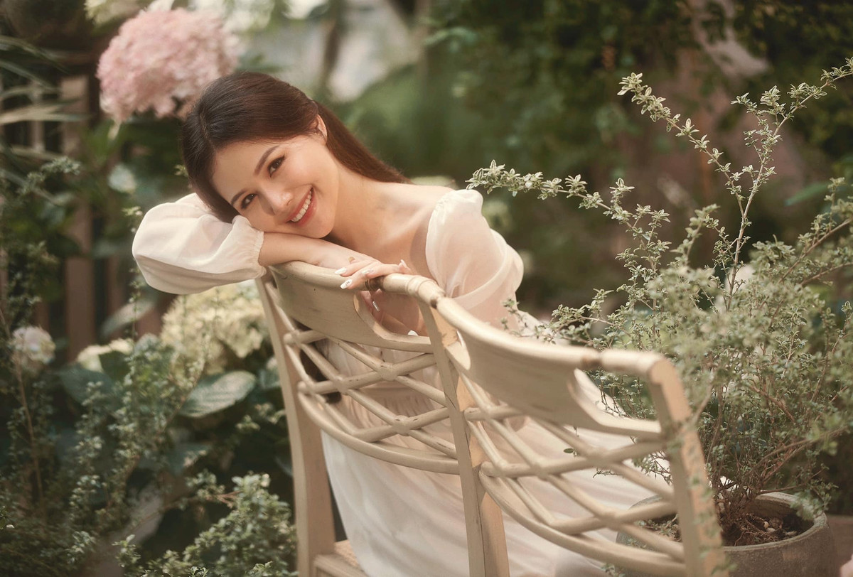 Mới đây, Phanh Lee chia sẻ tin vui mang thai bé gái đầu lòng bằng loạt ảnh đăng tải trên trang cá nhân khiến không ít người bất ngờ.