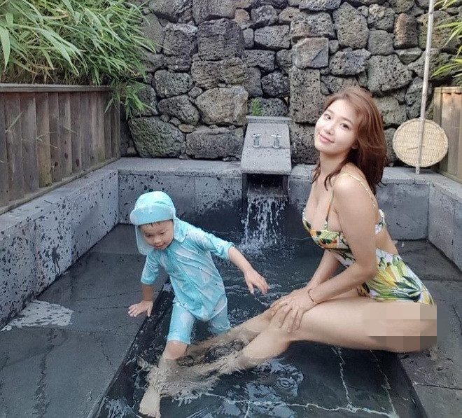 Dù không hoạt động trong lĩnh vực giải trí nhưng hot mom Hàn Quốc tên là Oh Taehwa lại sở hữu lượng fan hâm mộ đông đảo. Trang cá nhân của người đẹp thu hút gần 1 triệu lượt follow cùng lượng tương tác lớn từ cư dân mạng.