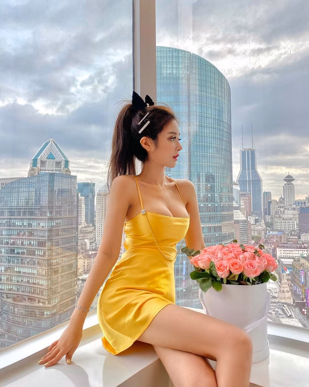 Hot girl Trung Quốc thường xuyên “đốt mắt” người hâm mộ bởi các trang phục sexy khoe ngực “khủng”.
