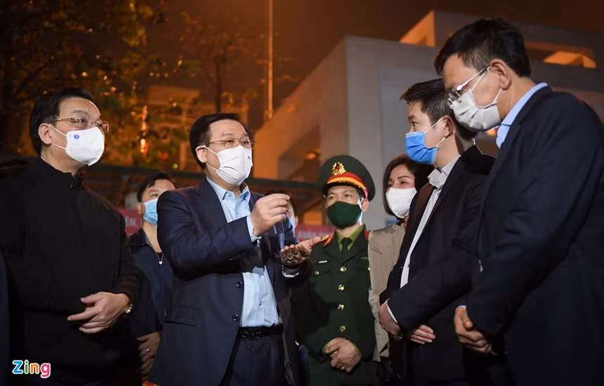 Bi thu Ha Noi: Co the thuc hien gian cach cuc bo theo Chi thi 15