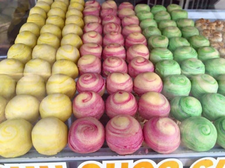 Bánh khéo: Ắt hẳn bạn từng nghe đến bánh khéo – một trong những món bánh ngon nổi tiếng của Phú Quốc. Không biết từ bao giờ trên đảo Phú Quốc có loại bánh Khéo. Cái tên đặc biệt khiến khách du lịch tới đây tò mò muốn thưởng thức.