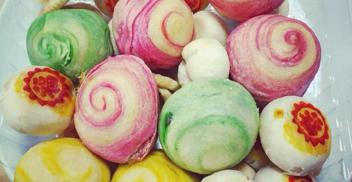 Bánh có hương vị ngọt thanh, ít béo, có thể ăn bánh chung với uống trà rất ngon. Đây là món ngon Phú Quốc thích hợp làm quà tặng. Thẳng tiến đến quán Cô Dung, 43, 30 tháng 4, Dương Đông, để thưởng thức ngay thôi.