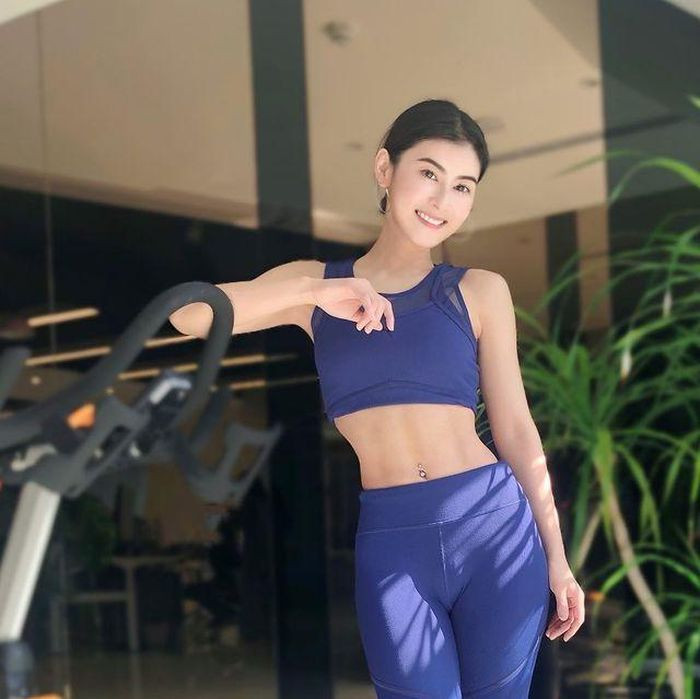 Để có được body chuẩn như hiện tại với số đo 3 vòng quyến rũ, Hạ Mễ Nhã đã phải tập luyện yoga 6 tiếng mỗi ngày.