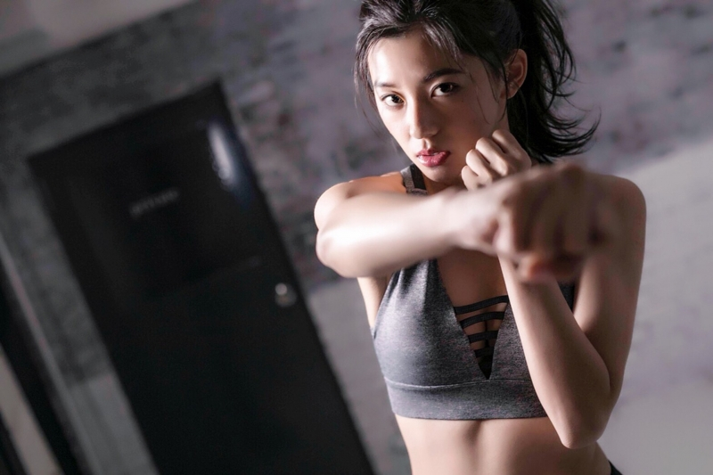 Chia sẻ với truyền thông về bí quyết sở hữu body nóng bỏng, Asahin cho biết cô duy trì thân hình mảnh mai nhờ những bài tập yoga, bơi lội và boxing.