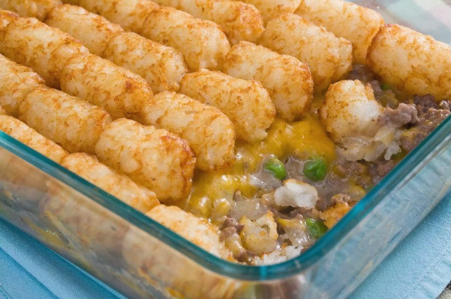 Hotdish là một bữa ăn truyền thống ở vùng Thượng Trung Tây của các bang ở Mỹ như Minnesota, North Dakota và Wisconsin. Món thịt hầm này có chứa protein, tinh bột và các thành phần thực vật và một số loại sốt kem (hoặc phô mai) kết dính lại với nhau.