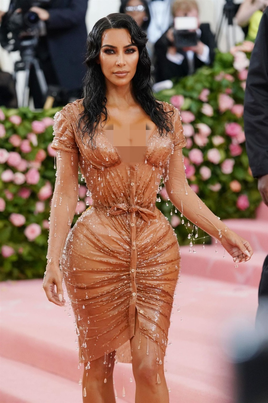 Tại Met Gala 2019, chiếc đầm "ướt sũng" của Kim Kardashian đã thu hút mọi ánh nhìn khi cô xuất hiện.